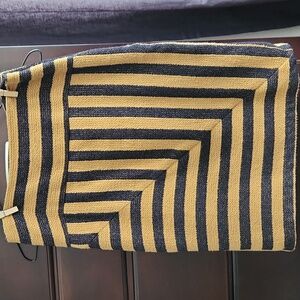 Anthropologie Eva Franco size 6 Black and Gold Pencil skirt